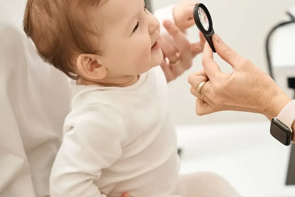 Baby visual development guide with high-contrast infant toys in a calm nursery